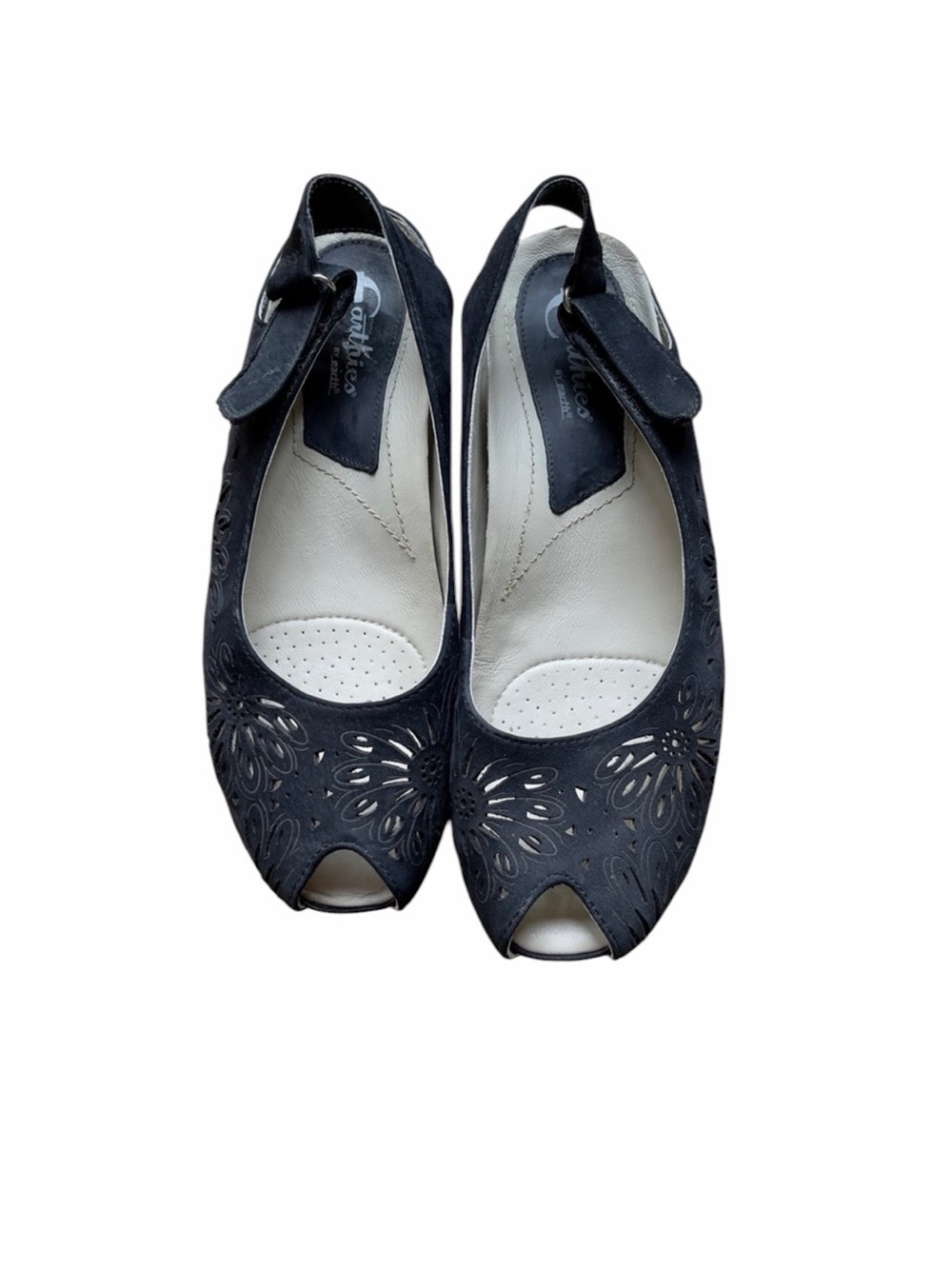 Earthies Earth Milos Leather
Peep Toe Sandals SZ 8.5 
Black, cutout design suede